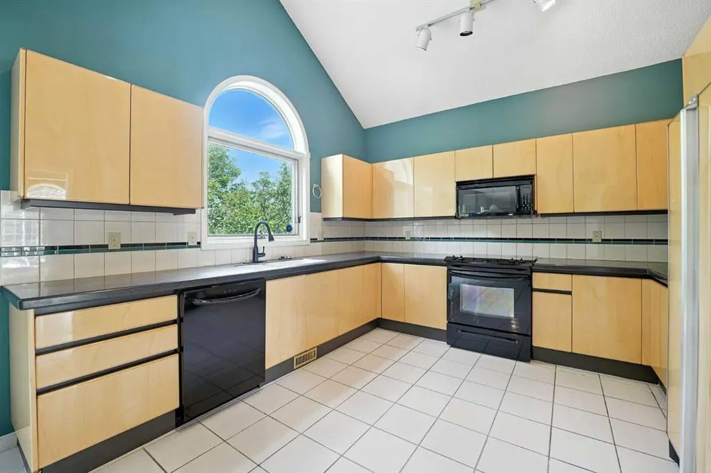 3 Varsity Ridge Terrace NW