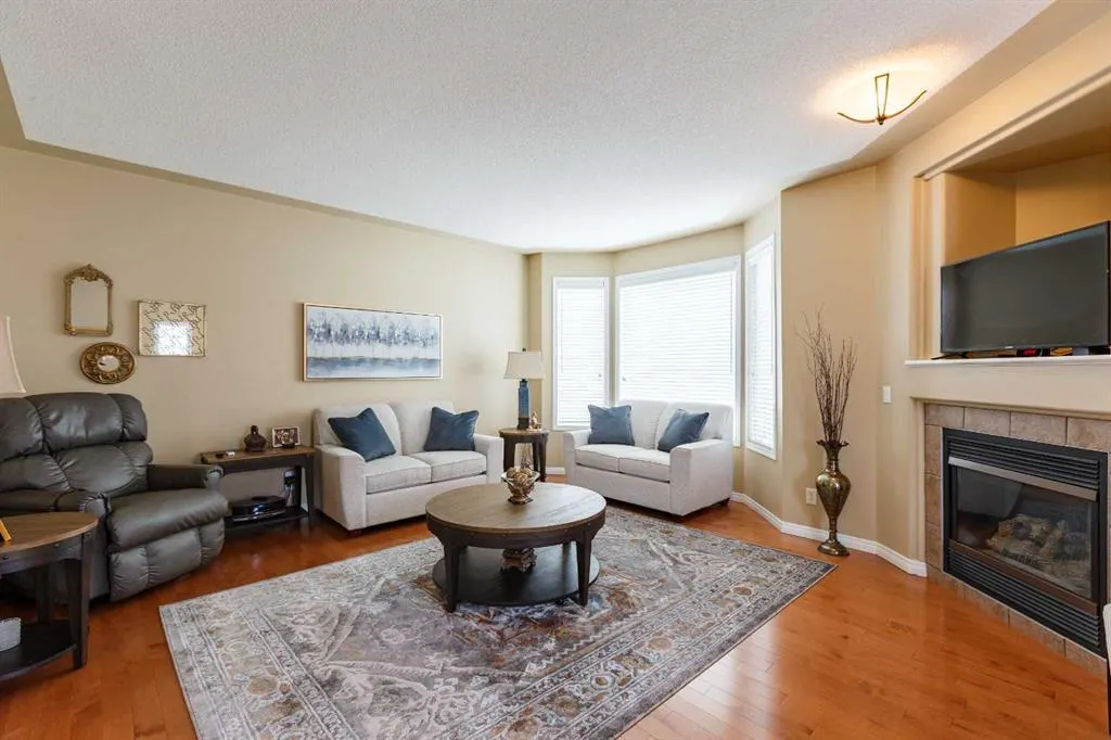 136 Country Hills Gardens NW