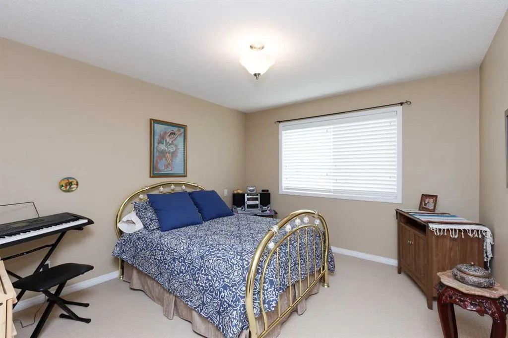 136 Country Hills Gardens NW