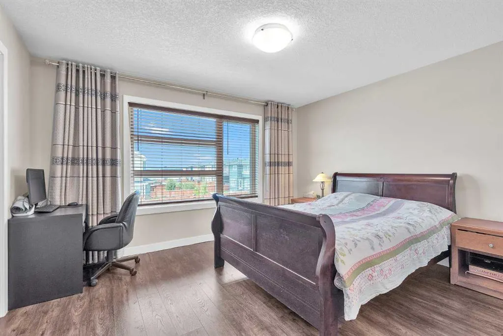 304 Corner Meadows Manor NE