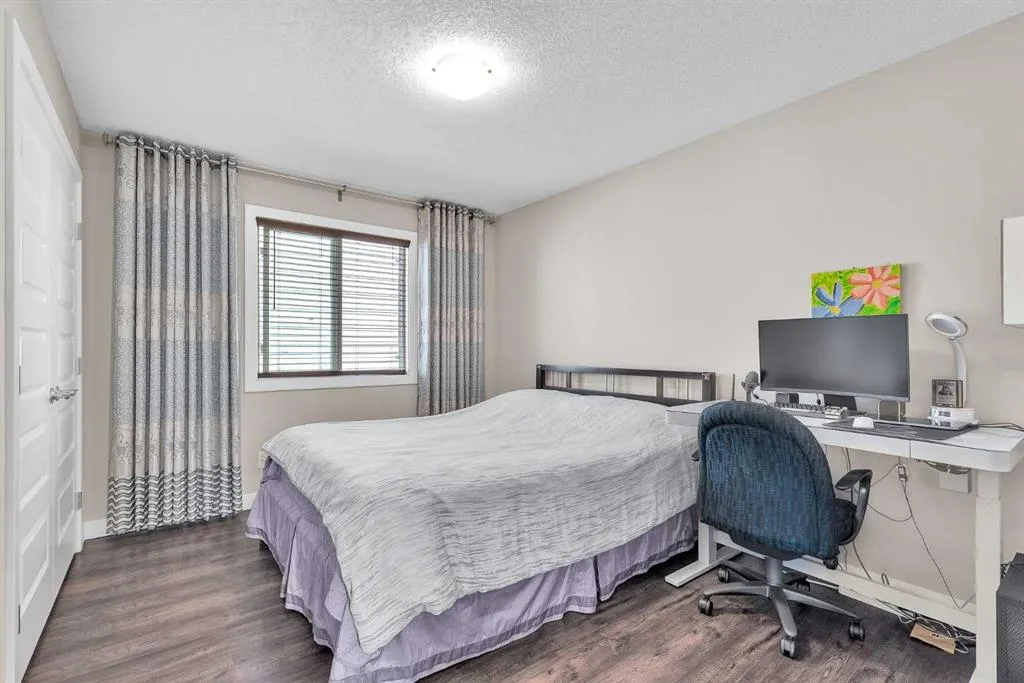304 Corner Meadows Manor NE