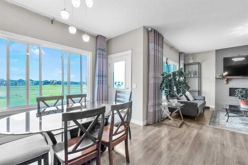 304 Corner Meadows Manor NE