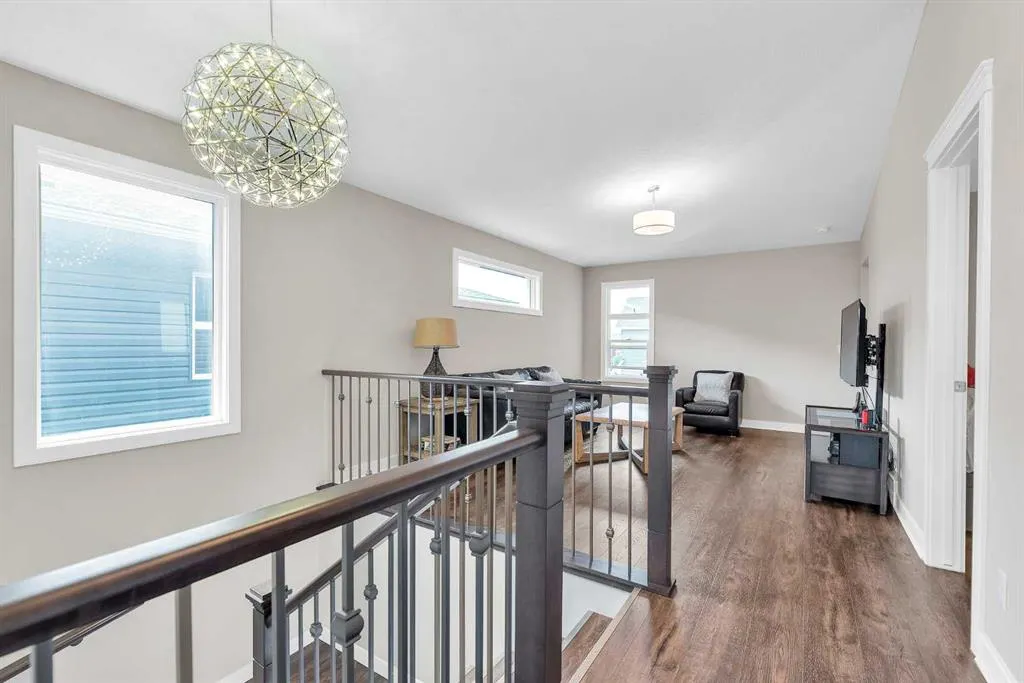 304 Corner Meadows Manor NE
