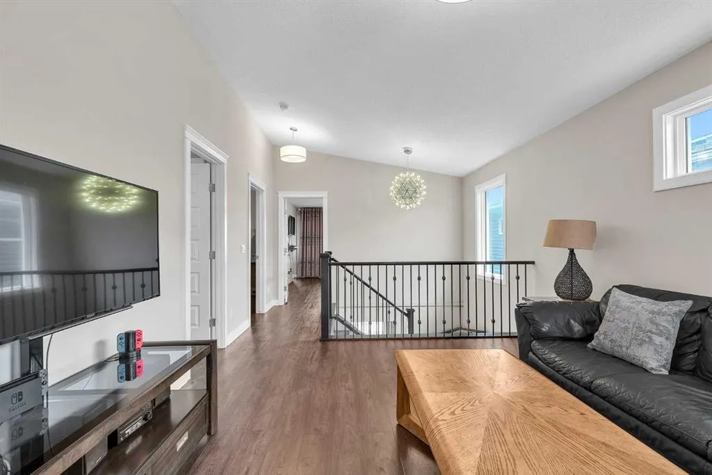 304 Corner Meadows Manor NE