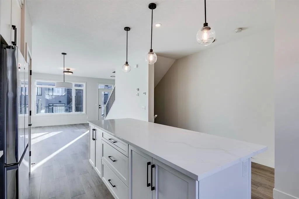 85 Royal Elm Green NW