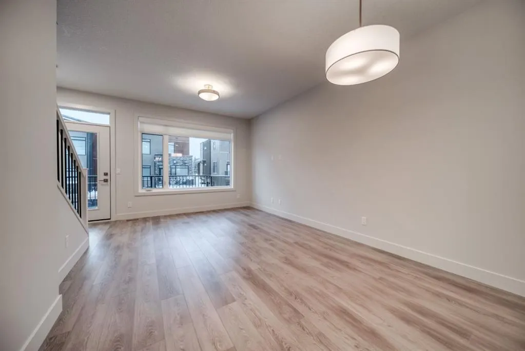85 Royal Elm Green NW