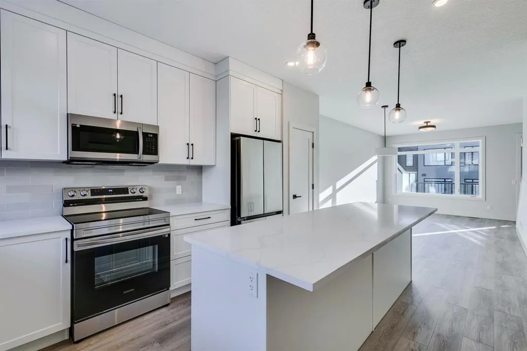 85 Royal Elm Green NW