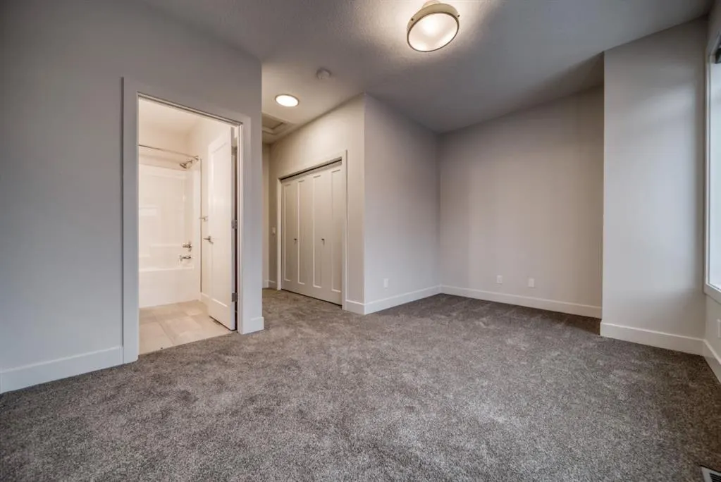 85 Royal Elm Green NW