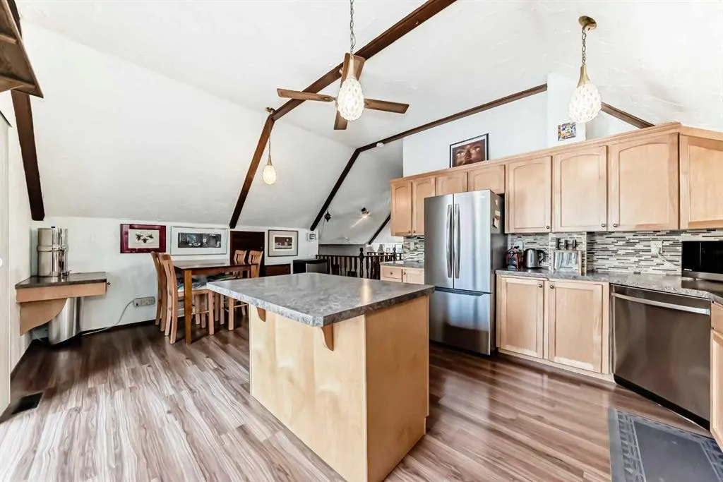 40 Mountain Street W