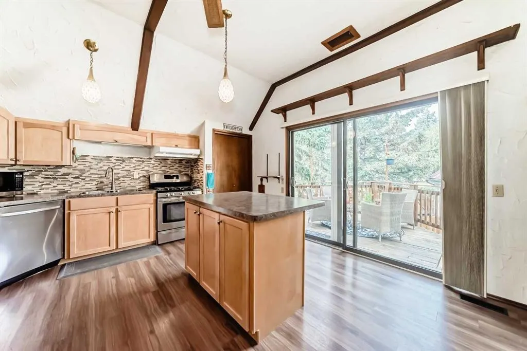 40 Mountain Street W