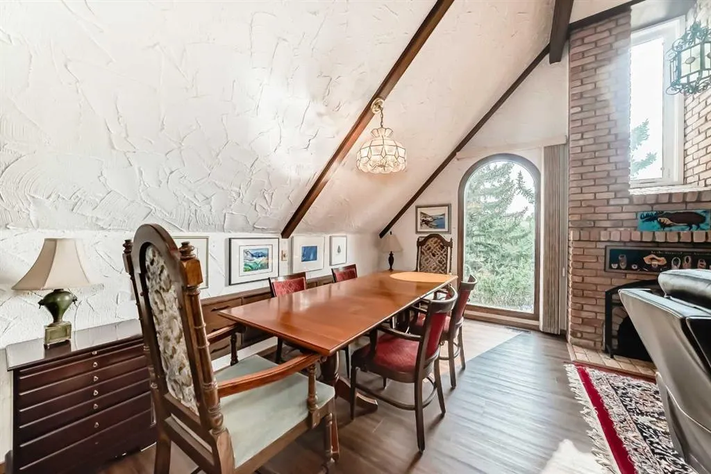 40 Mountain Street W