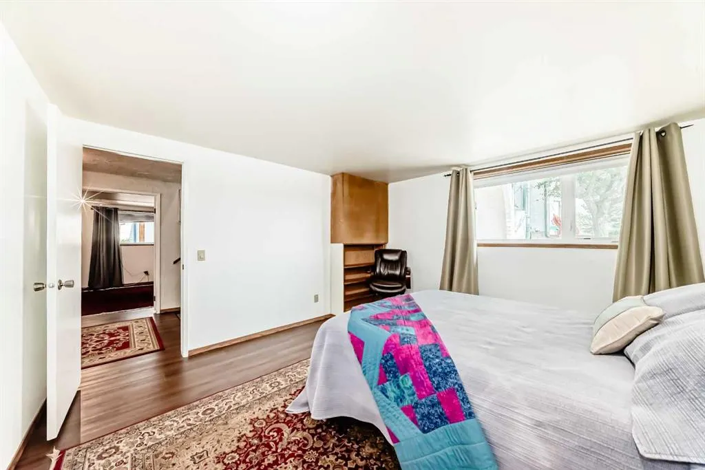 40 Mountain Street W