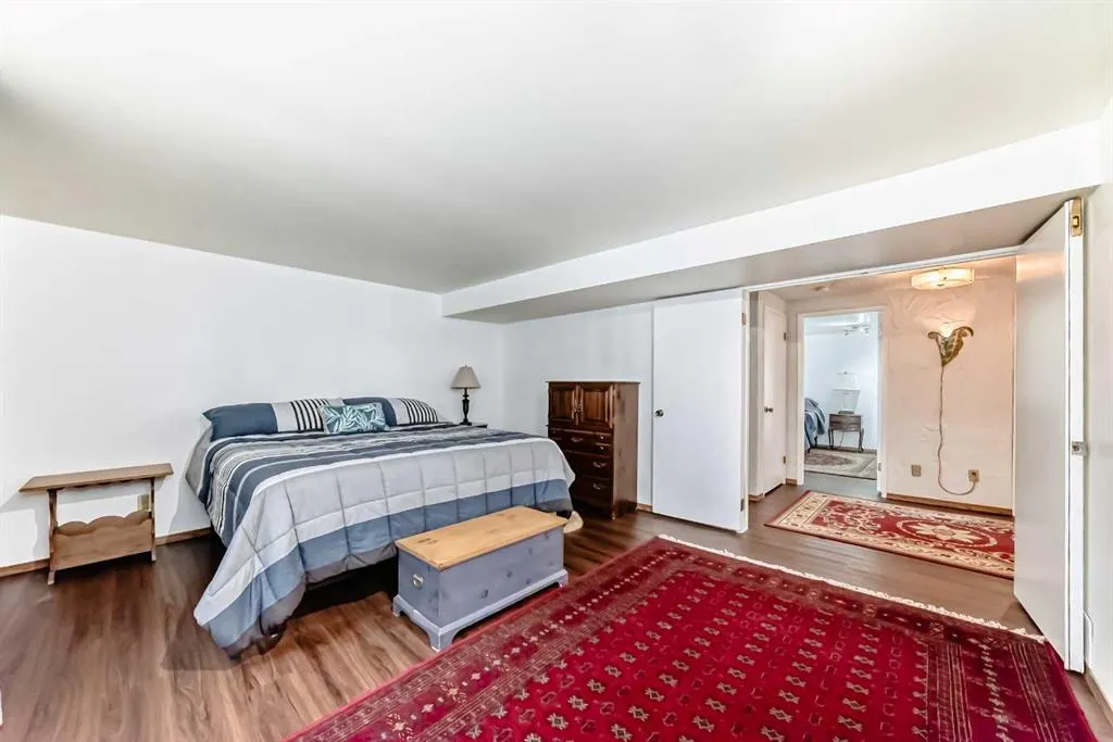 40 Mountain Street W