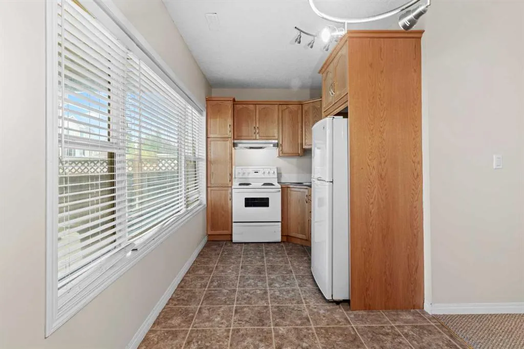 216 Coral Reef Manor NE
