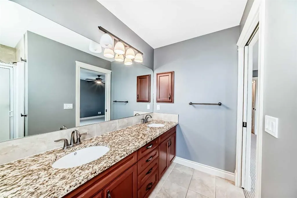 228 Kingston Way SE