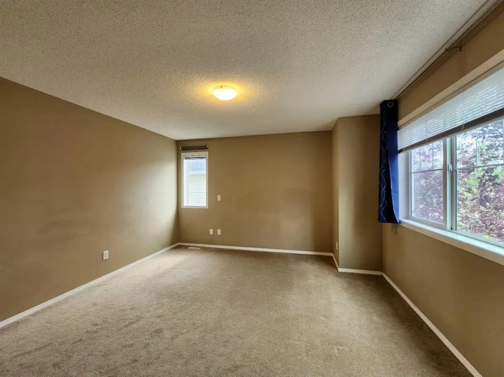 29 Country Village Gate NE