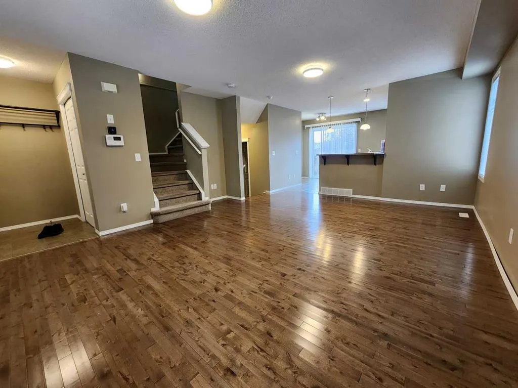29 Country Village Gate NE