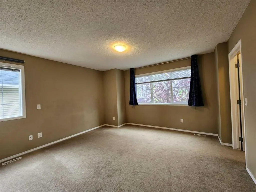 29 Country Village Gate NE