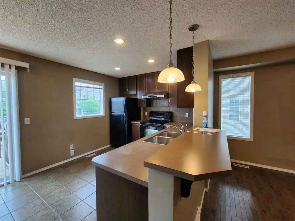29 Country Village Gate NE