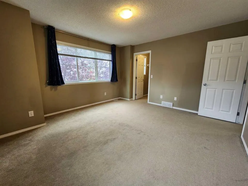29 Country Village Gate NE