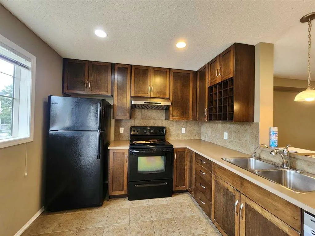 29 Country Village Gate NE