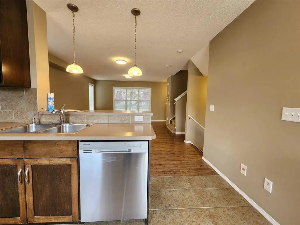 29 Country Village Gate NE