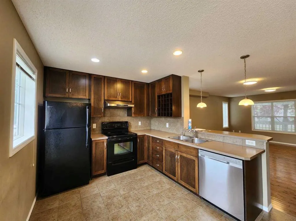 29 Country Village Gate NE