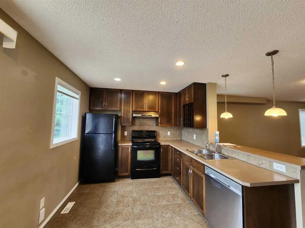 29 Country Village Gate NE