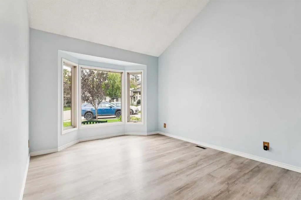 131 Macewan Glen Place NW