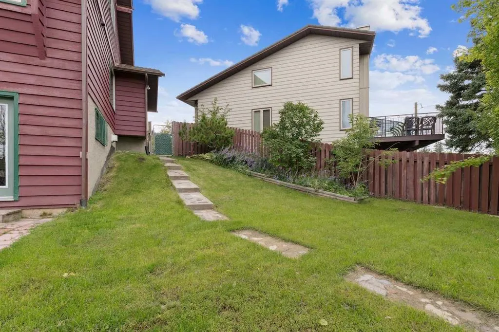 131 Macewan Glen Place NW