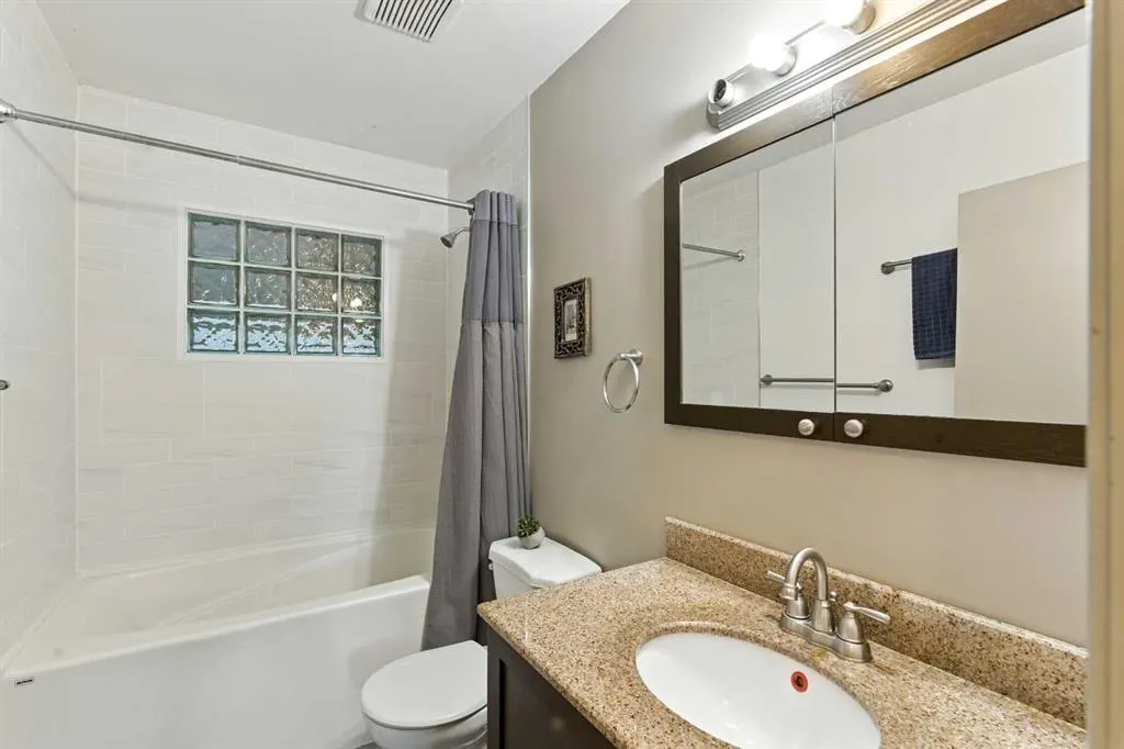 1977 Cottonwood Crescent SE