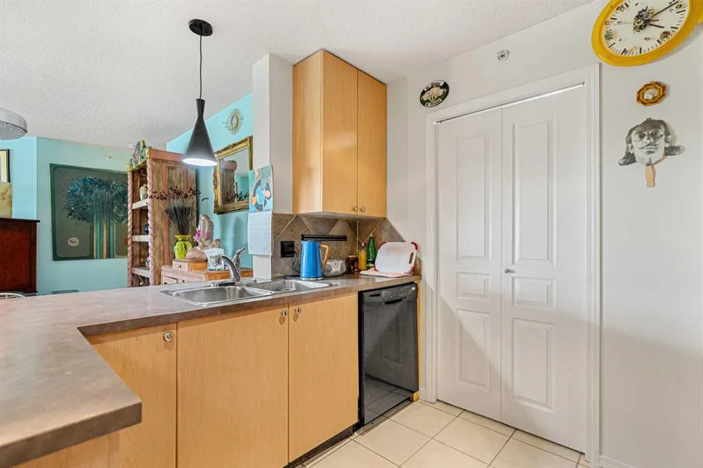 25 Richard Place SW, #306