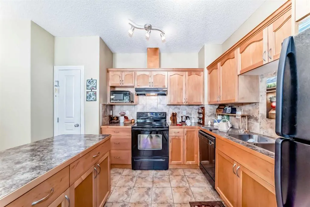 121A 5 Avenue