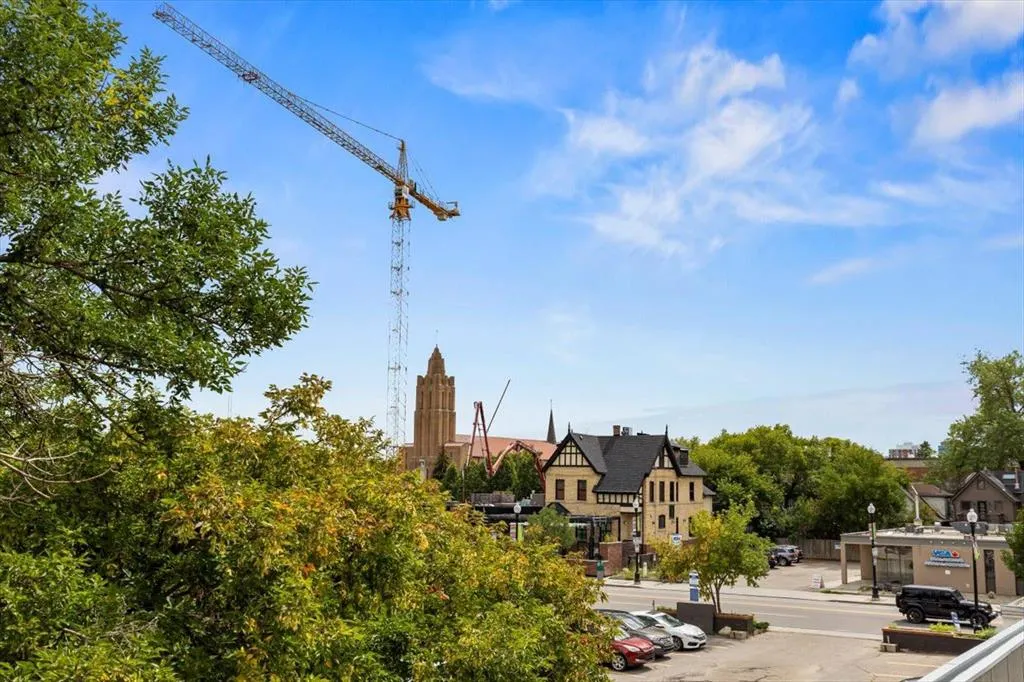 235 15 Avenue SW, #305