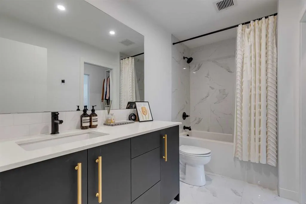4275 Norford Avenue NW, #124