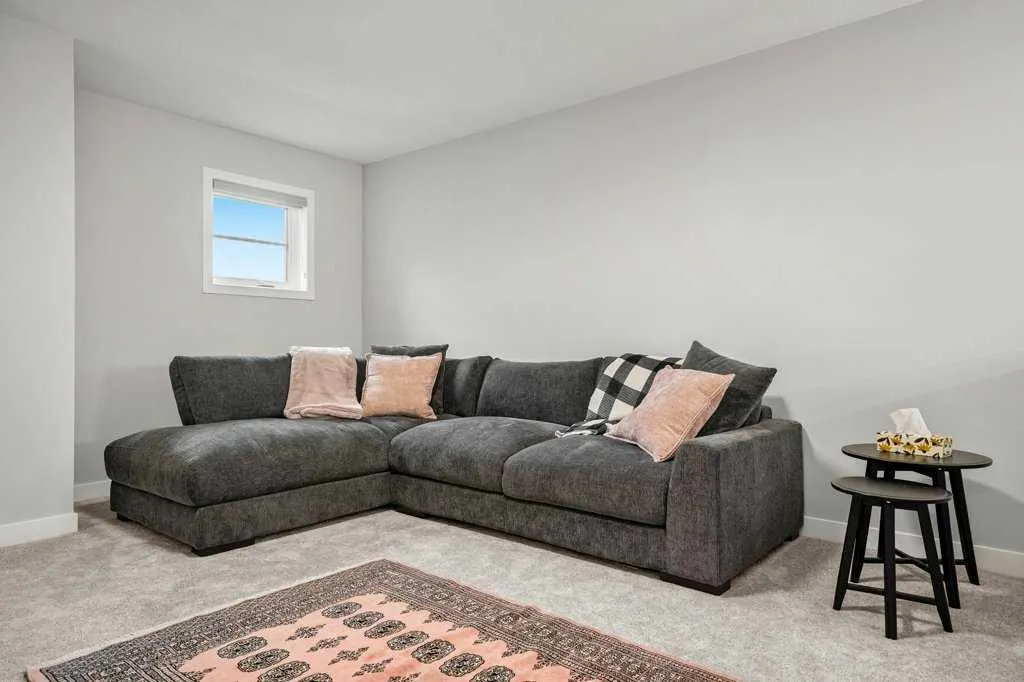 325 Grayling Manor