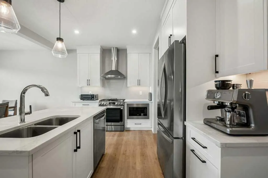 325 Grayling Manor