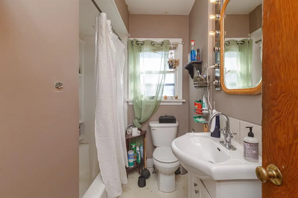 2824 Parkdale Boulevard NW