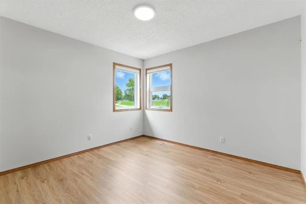 18 Springs Crescent SE