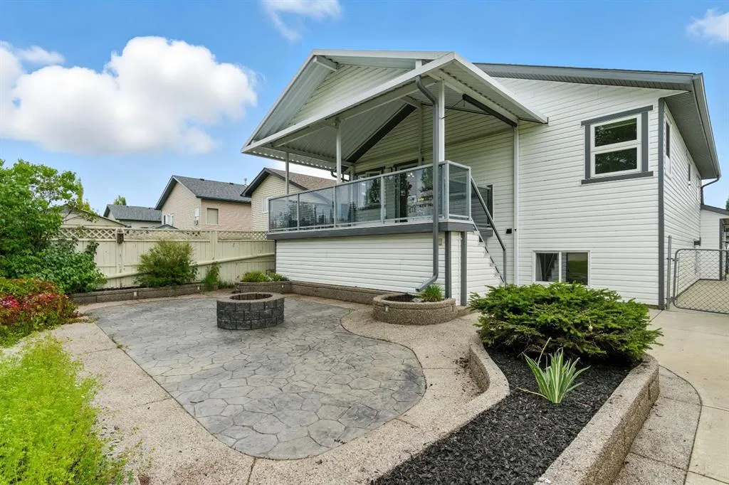 18 Springs Crescent SE