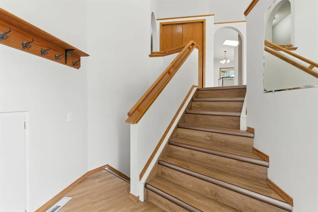 18 Springs Crescent SE