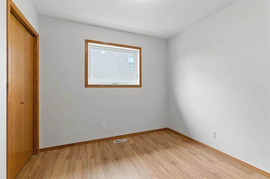 18 Springs Crescent SE