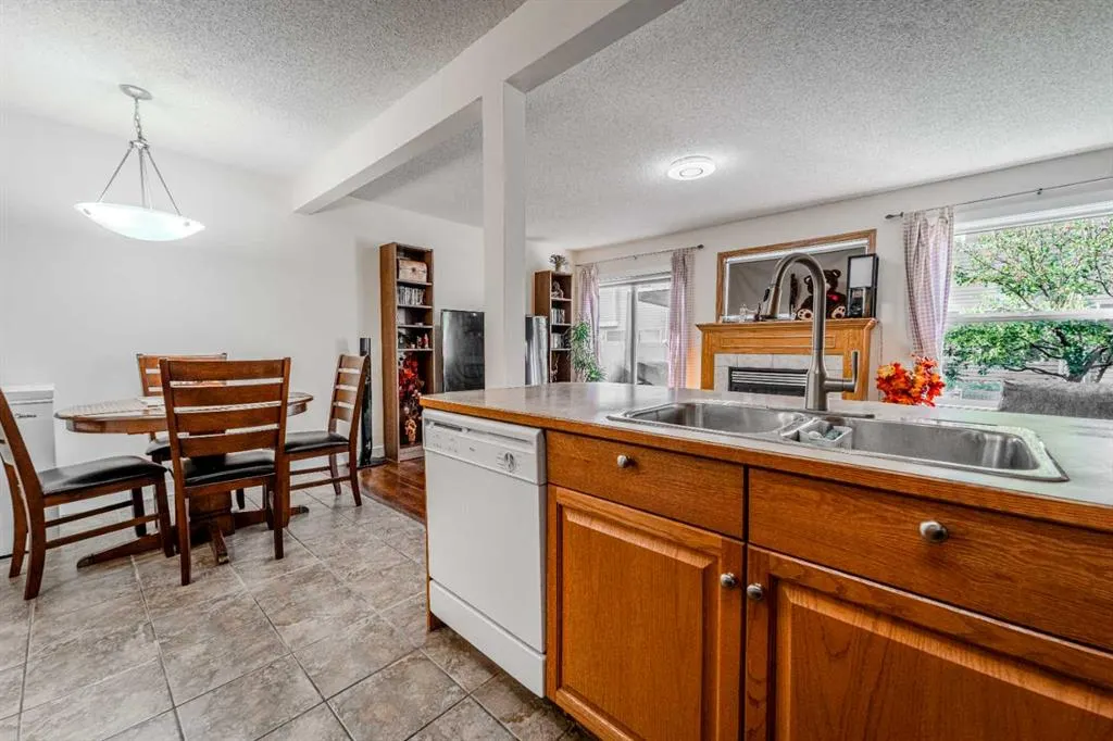 310 COUNTRY VILLAGE Cape NE