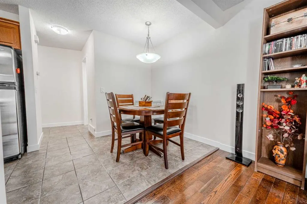 310 COUNTRY VILLAGE Cape NE
