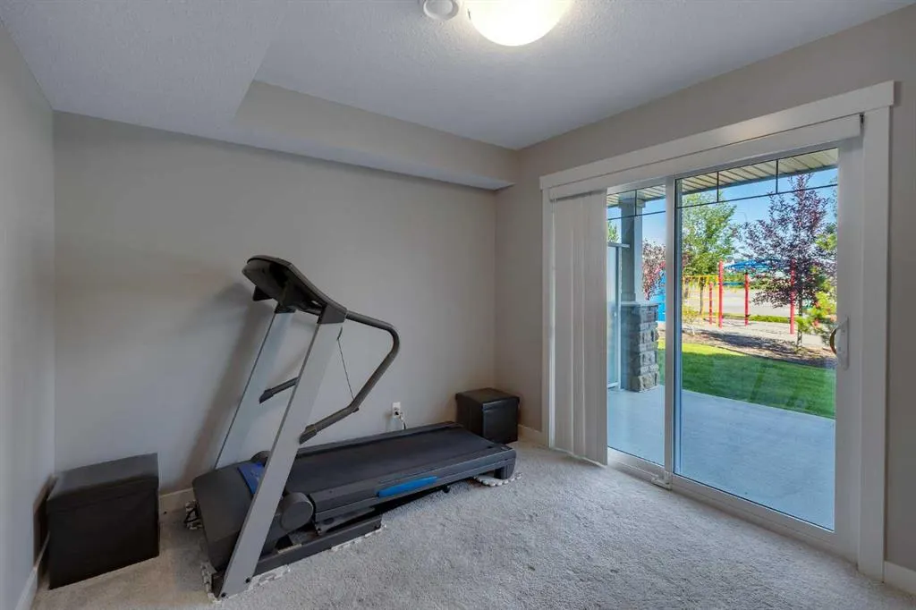 564 Evanston Manor NW