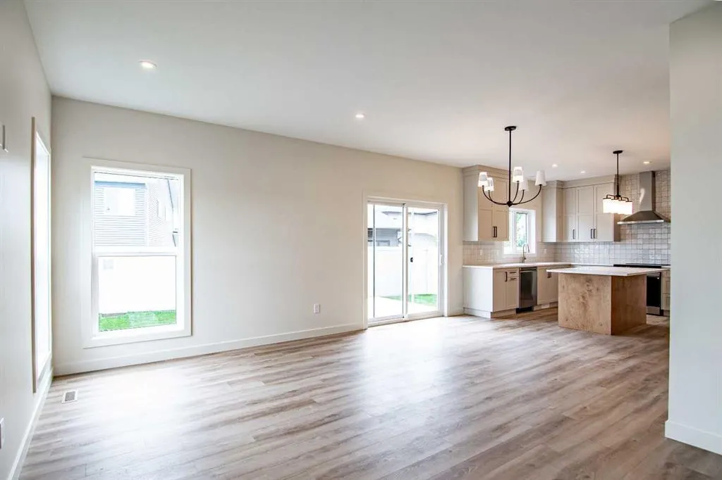 39 Eaton Crescent