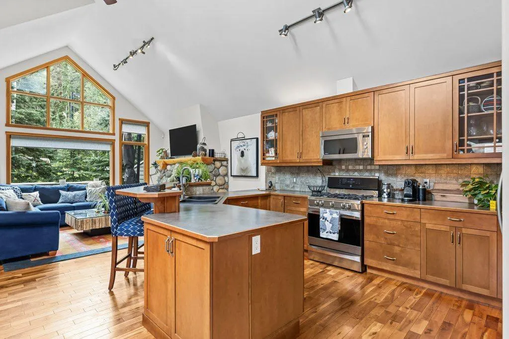 1121 Lawrence Grassi Ridge