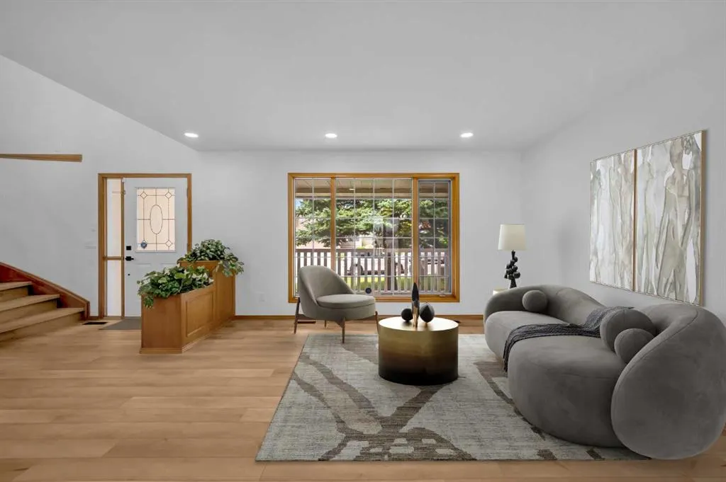 208 Coral Shores Bay NE