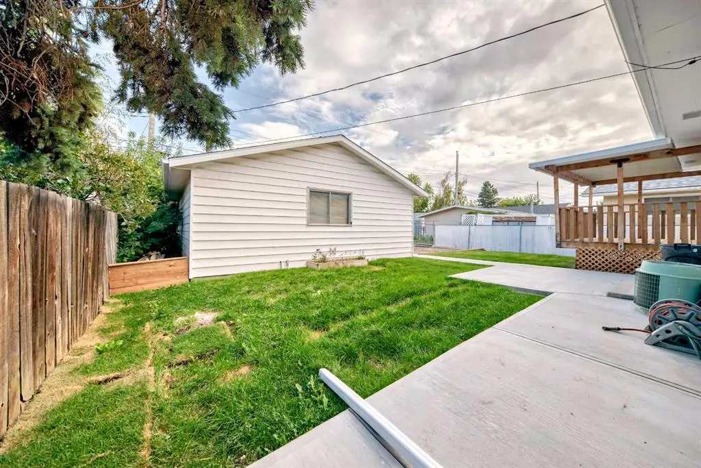 256 Penbrooke Close SE
