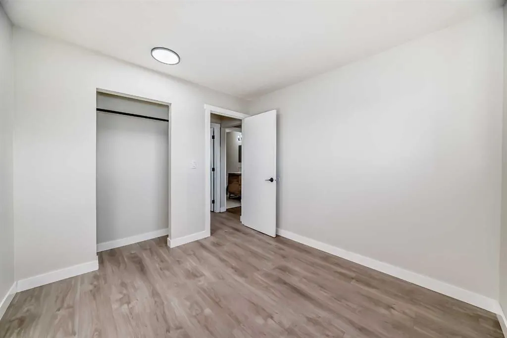 256 Penbrooke Close SE